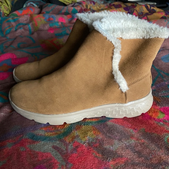 Skechers YogaMat Insole Pull-On Ankle Boots Tan Suede Faux Fur Lined Size 9 - Picture 3 of 8